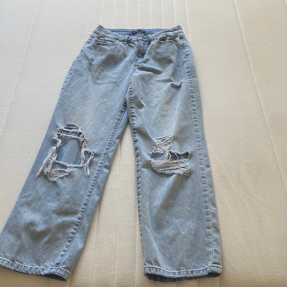 Selling this jeans because it became small on me but overall I loved this jeans.